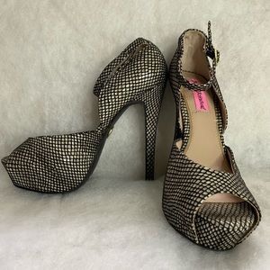 Sexy Betsy Johnson Peep-toe Heels